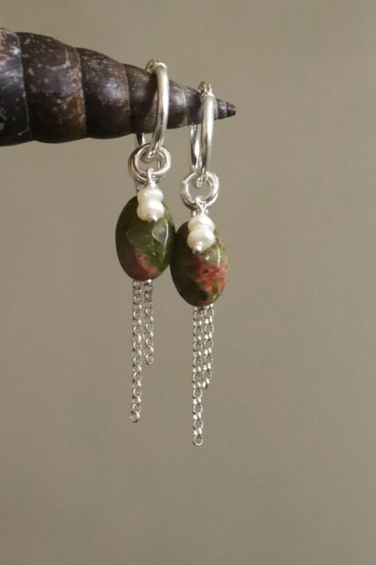 אבן יוניקייט, עגילי אבן חן לאישה, עגילי חישוק פנינה, עגילים עם אבני חן, עגילי חישוק אבן חן