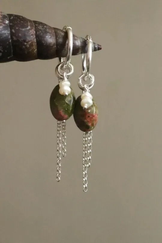 אבן יוניקייט, עגילי אבן חן לאישה, עגילי חישוק פנינה, עגילים עם אבני חן, עגילי חישוק אבן חן