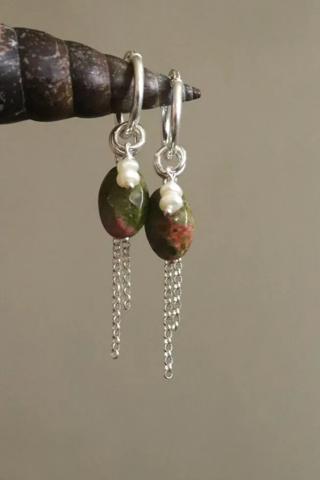 אבן יוניקייט, עגילי אבן חן לאישה, עגילי חישוק פנינה, עגילים עם אבני חן, עגילי חישוק אבן חן