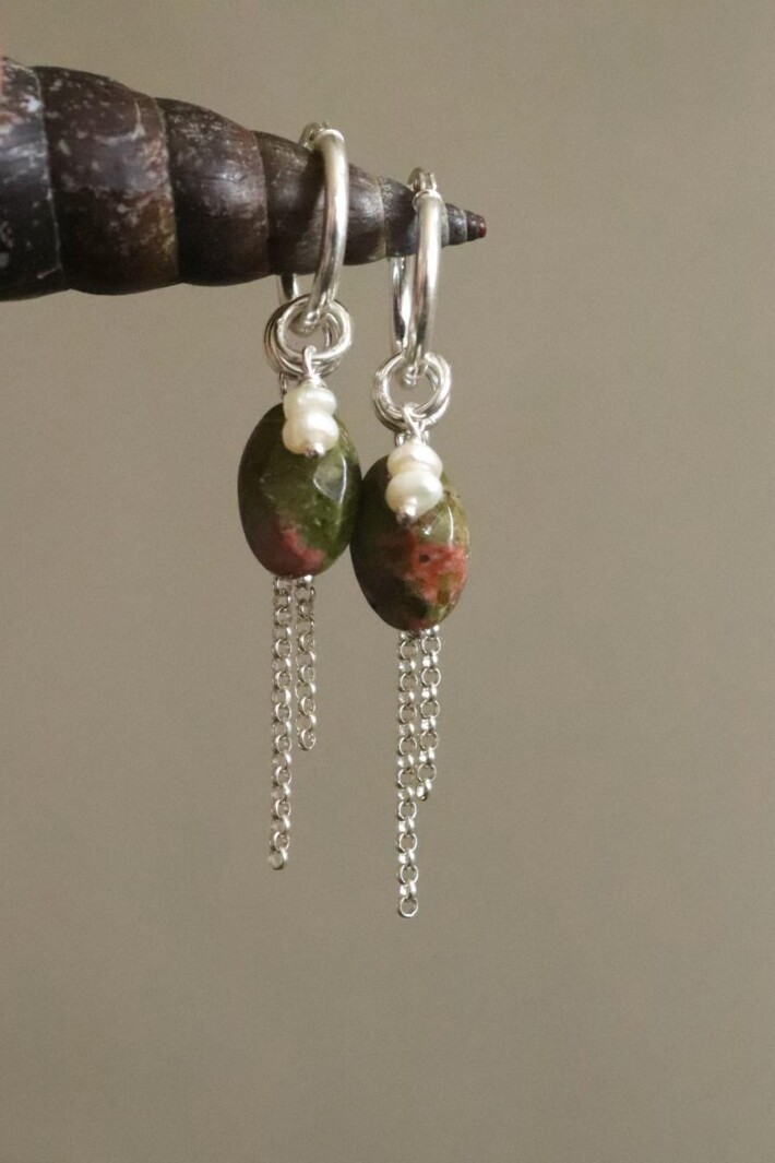 אבן יוניקייט, עגילי אבן חן לאישה, עגילי חישוק פנינה, עגילים עם אבני חן, עגילי חישוק אבן חן