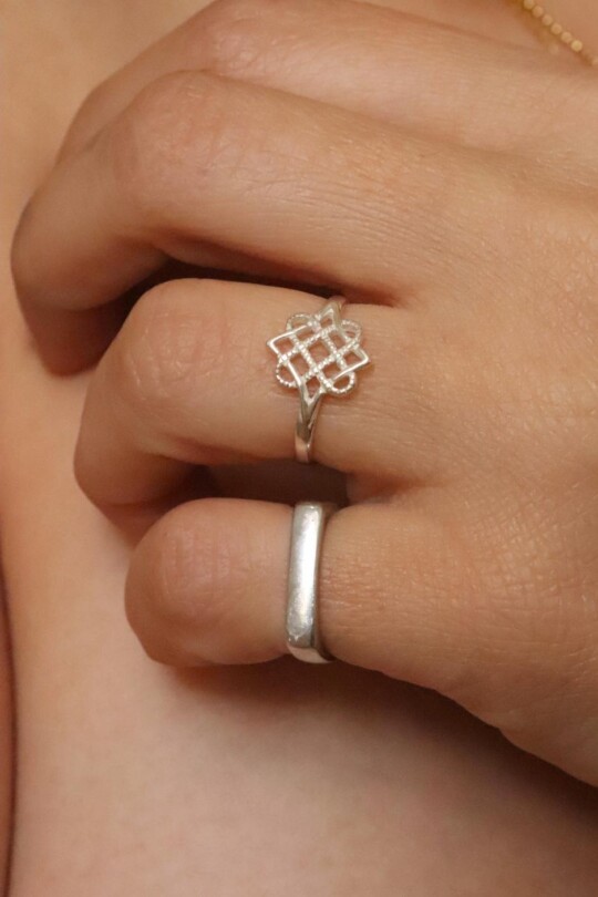 טבעת קשר טיבטי, טבעות כסף לנשים, טבעת כסף עדינה, טבעות כסף מיוחדות, טבעת עם משמעות