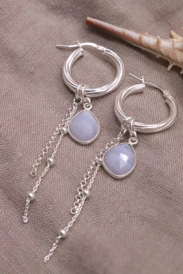 עגילי חישוק אבן חן, עגילי בלו לייס, עגילי אבני חן לאישה, סגולות אבן בלו לייס (1)