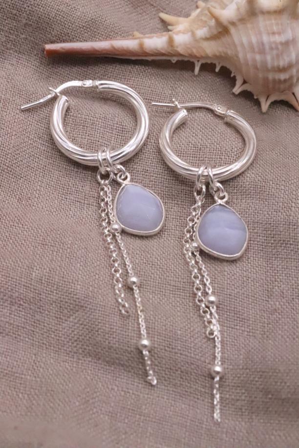 עגילי חישוק אבן חן, עגילי בלו לייס, עגילי אבני חן לאישה, סגולות אבן בלו לייס (2)