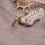 עגילי חישוק משובצים, עגילי זהב משובצים, עגילי זהב לאירוע, עגילי חישוק קטנים, עגיל חישוק קטן, עגילים משובצים ציפוי זהב, עגילי חישוק לנשים, (2)