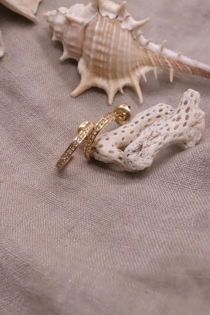 עגילי חישוק משובצים, עגילי זהב משובצים, עגילי זהב לאירוע, עגילי חישוק קטנים, עגיל חישוק קטן, עגילים משובצים ציפוי זהב, עגילי חישוק לנשים, (2)