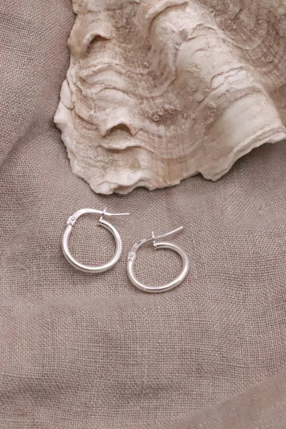 עגילי חישוק קטנים מכסף, עגיל חישוק קטן, עגילים לנשים, עגילי כסף לנשים, עגילי חישוק דקים (2)