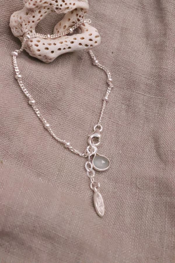 צמיד אקוומרין לאישה, סגולות אבן אקוומרין, תכשיטים עם אקוומרין, צמיד אבן חן