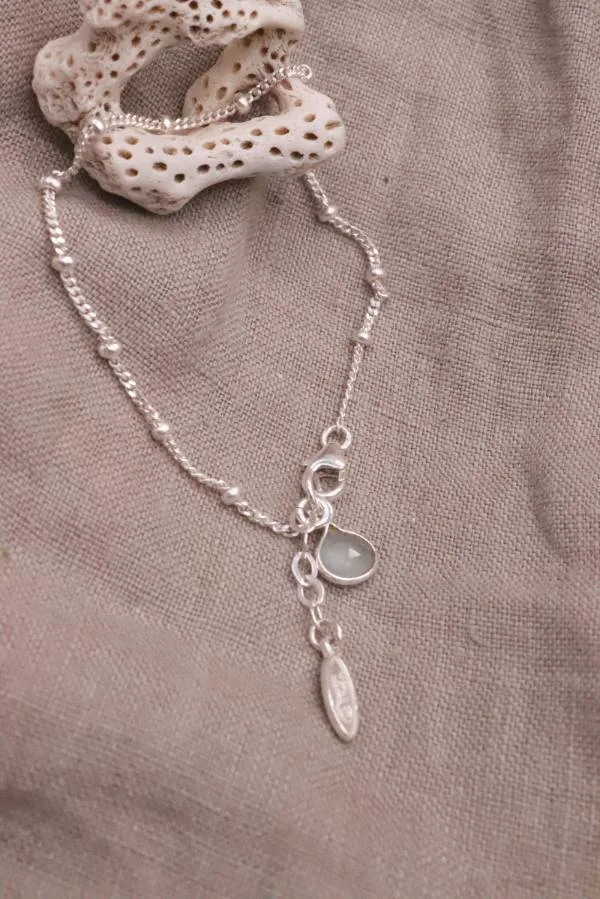 צמיד אקוומרין לאישה, סגולות אבן אקוומרין, תכשיטים עם אקוומרין, צמיד אבן חן