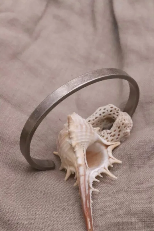 צמיד קשיח לגבר, צמידים קשיחים לגבר, צמיד קשיח מושחר, צמידים לגברים, צמידים לגבר