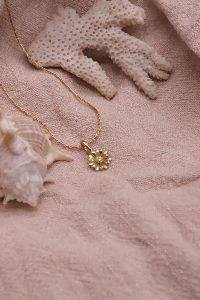 שרשרת חרצית זהב, שרשרת פרח חרצית, שרשראות פרחים זהב, שרשרת זהב עדינה, שרשראות זהב עדינות