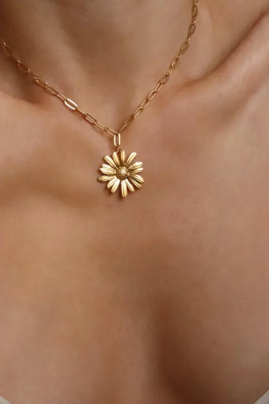 שרשרת חרצית לאישה, שרשרת פרח לאישה, שרשראות זהב לנשים, שרשרת פרח זהב לאישה, תליון פרח זהב, תכשיטי פרחים, תליון חרצית