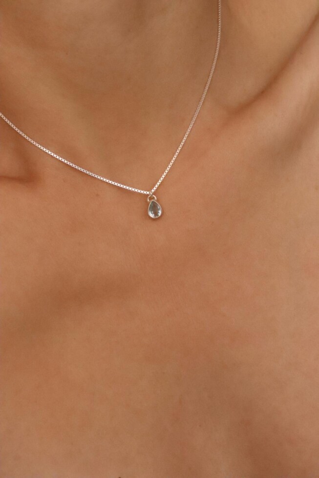 שרשרת טופז לאישה, שרשרת עם אבן טופז, תכשיטים עם אבני חן, שרשראות עם אבני חן, אבן טופז סגולות, אבני לידה