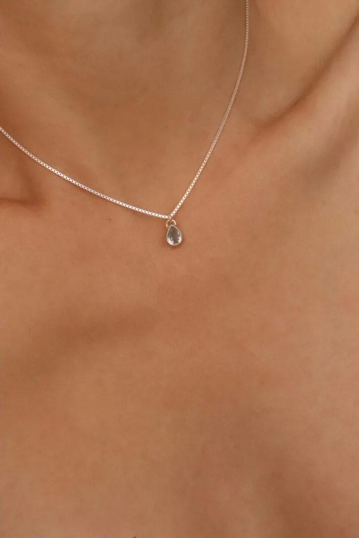 שרשרת טופז לאישה, שרשרת עם אבן טופז, תכשיטים עם אבני חן, שרשראות עם אבני חן, אבן טופז סגולות, אבני לידה