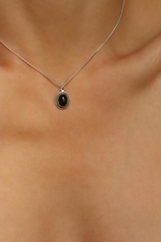 שרשרת טורמלין שחור, אבן להגנה, קמע להגנה, שרשרת אבן חן שחורה, שרשראות אבני חן, שרשראות כסף לנשים