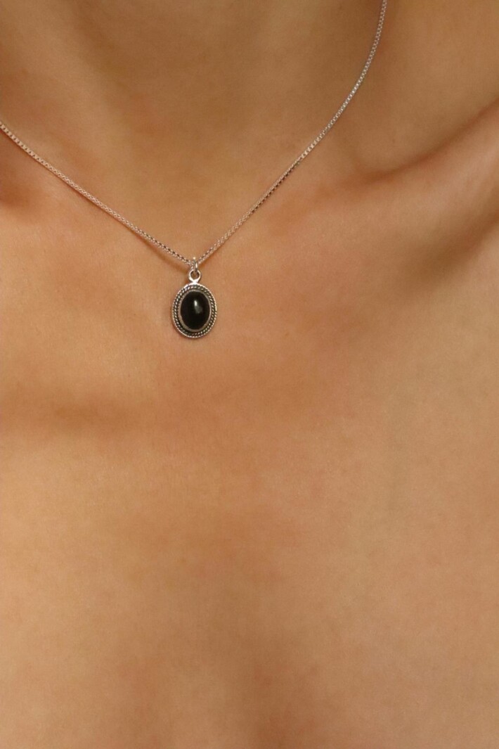 שרשרת טורמלין שחור, אבן להגנה, קמע להגנה, שרשרת אבן חן שחורה, שרשראות אבני חן, שרשראות כסף לנשים