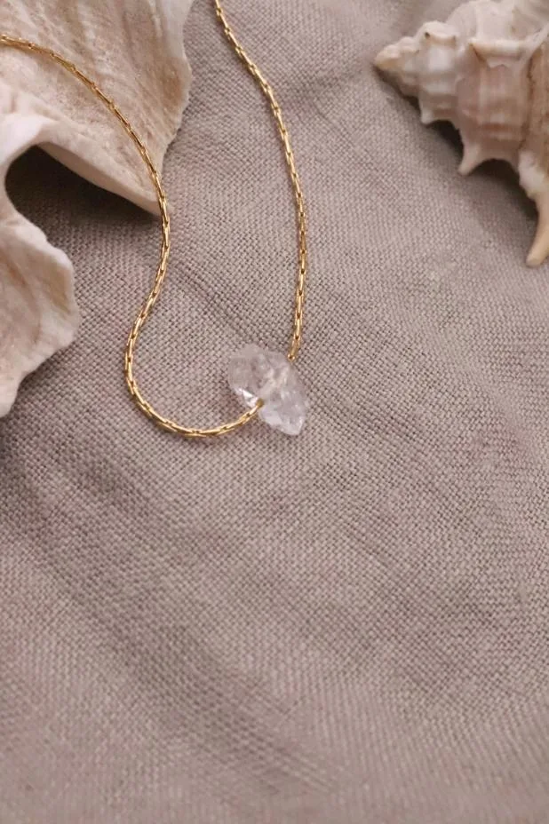 שרשרת קוורץ לאישה, גביש קוורץ, שרשראות אבני חן, שרשראות אבנים קצרות, שרשרת זהב עם אבן חן, שרשרת זהב עם קוורץ (1)