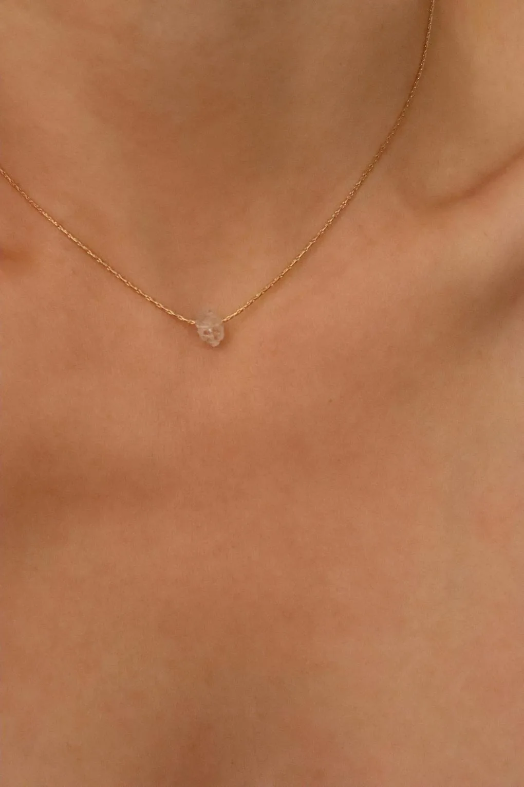 שרשרת קוורץ לאישה, גביש קוורץ, שרשראות אבני חן, שרשראות אבנים קצרות, שרשרת זהב עם אבן חן, שרשרת זהב עם קוורץ (2)