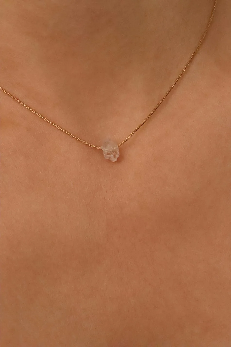 שרשרת קוורץ לאישה, גביש קוורץ, שרשראות אבני חן, שרשראות אבנים קצרות, שרשרת זהב עם אבן חן, שרשרת זהב עם קוורץ (3)