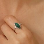 טבעת אבן מלכית לאישה, טבעת אבן ירוקה, טבעת אבן מלכית, סגולות אבן מלכית, אבן ירוקה, טבעות כסף לנשים (1)