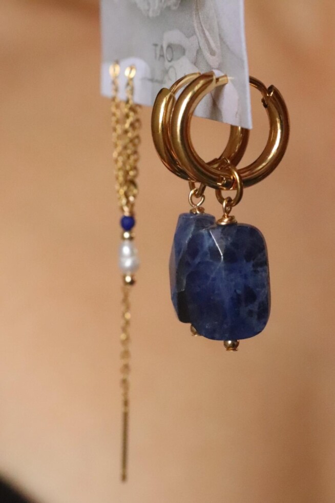 סט עגילים לאישה, עגילי אבן חן, עגילי חישוק עם אבן חן, אבן סודלייט, אבן לאפיס, עגילי חישוק זהב לאישה (1)