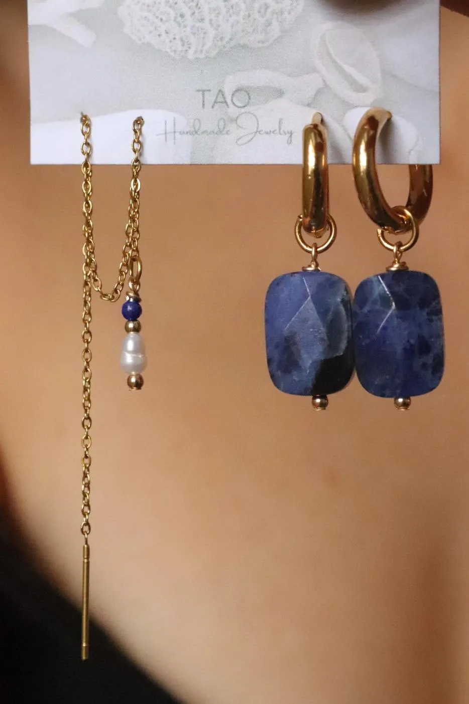 סט עגילים לאישה, עגילי אבן חן, עגילי חישוק עם אבן חן, אבן סודלייט, אבן לאפיס, עגילי חישוק זהב לאישה (2)