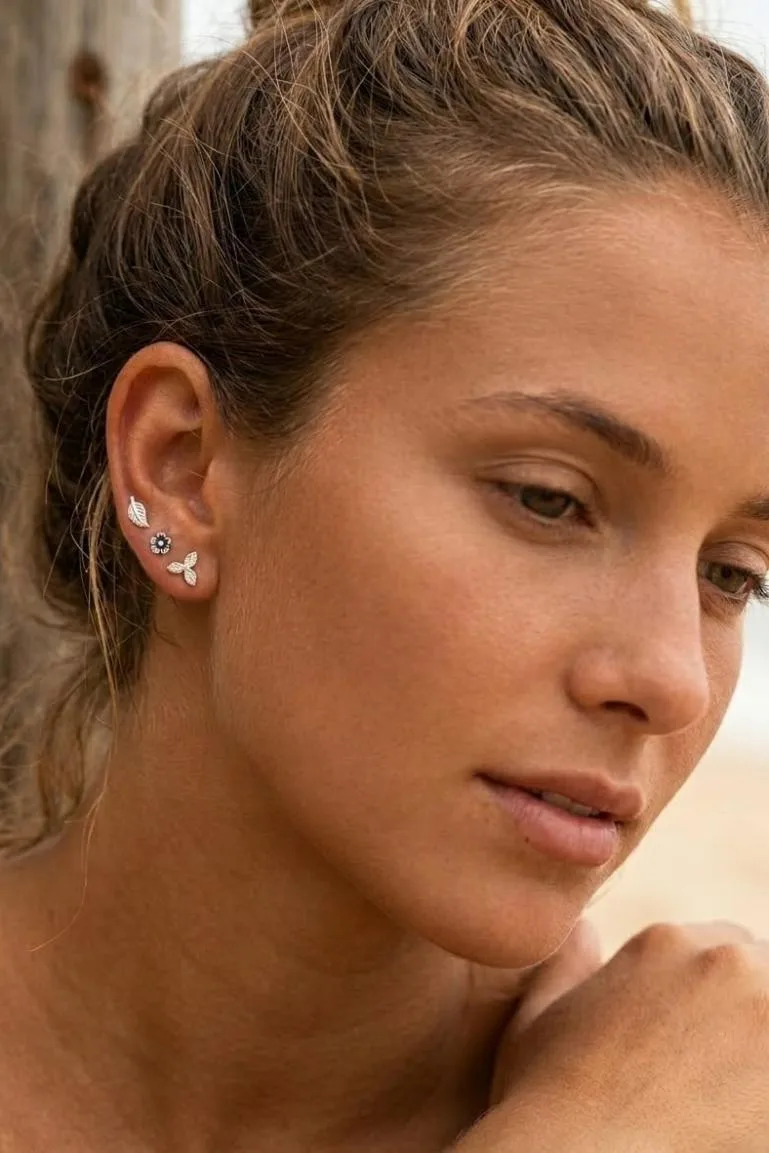 סט עגילים צמודים לאוזן, עגילים לחיילות, עגילים תקניים לצבא, סט עגילי כסף, עגילים לילדות, עגילי כסף צמודים לאוזן, עגיל פרח (1)