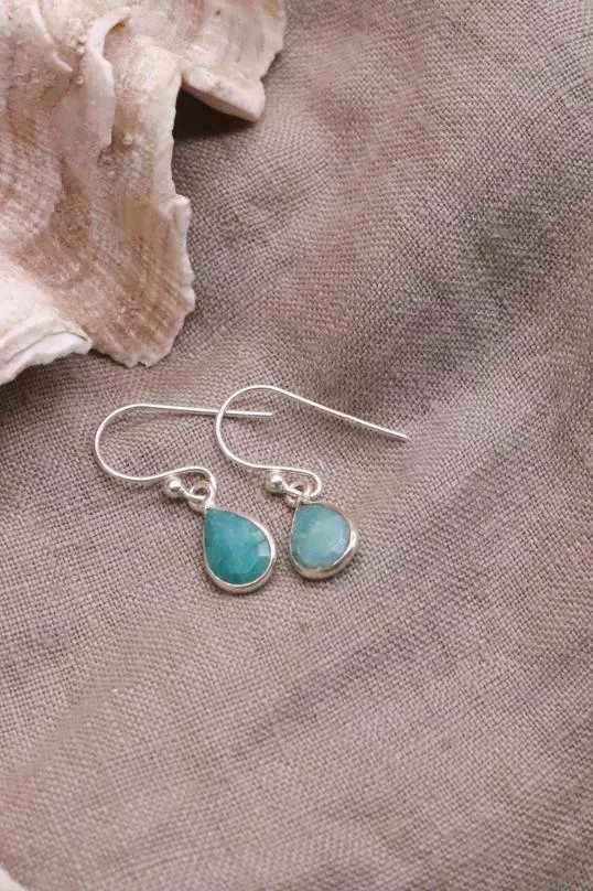 עגילי אבן חן, עגילים תלויים לאישה, עגילים מכסף 925, עגילים עם אבן ירוקה, עגילי כסף עם אבן חן