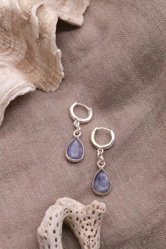 עגילי חישוק עם אבן חן, עגילי חישוק קטנים, עגילים עם אבן כחולה, עגילים מיוחדים