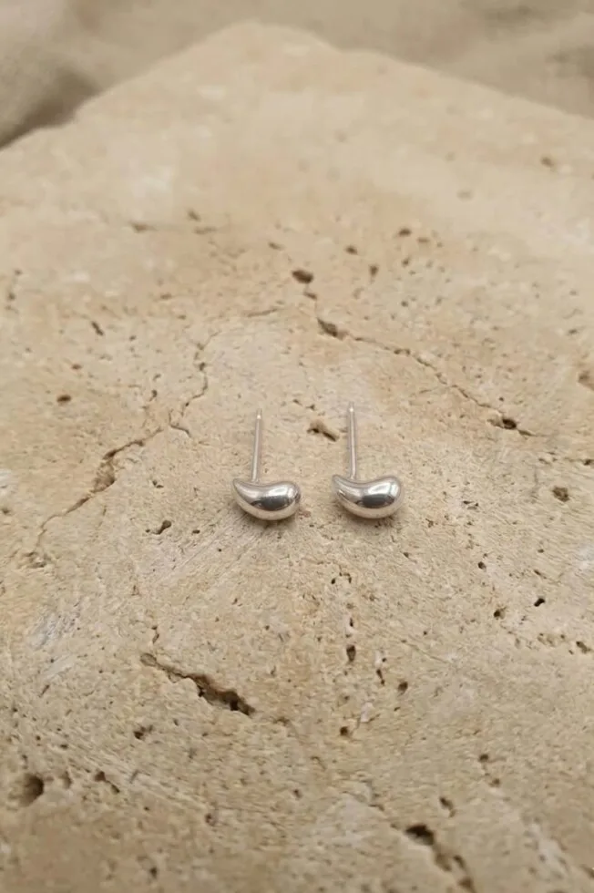 עגילי טיפה צמודים לאוזן, עגילי טיפה קטנים, עגילי כסף צמודים לאוזן, עגילים לחיילות, עגילים תקניים לצבא (1)