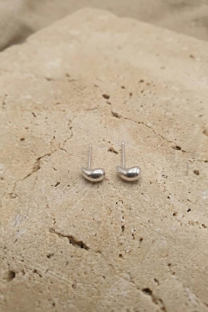 עגילי טיפה צמודים לאוזן, עגילי טיפה קטנים, עגילי כסף צמודים לאוזן, עגילים לחיילות, עגילים תקניים לצבא (1)