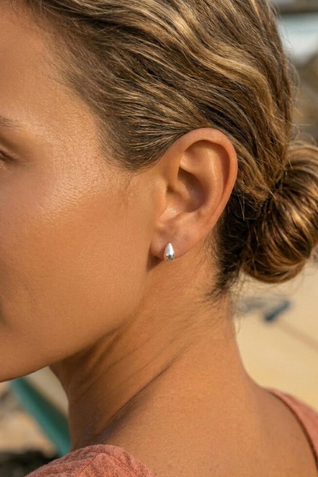 עגילי טיפה צמודים לאוזן, עגילי טיפה קטנים, עגילי כסף צמודים לאוזן, עגילים לחיילות, עגילים תקניים לצבא (2)