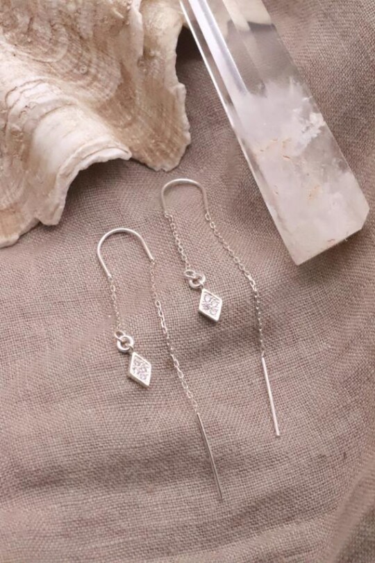 עגילי כסף משובצים, עגילים תלויים לאישה, עגילים ארוכים לאישה, עגילי כסף ארוכים, עגילים משובצים לנשים