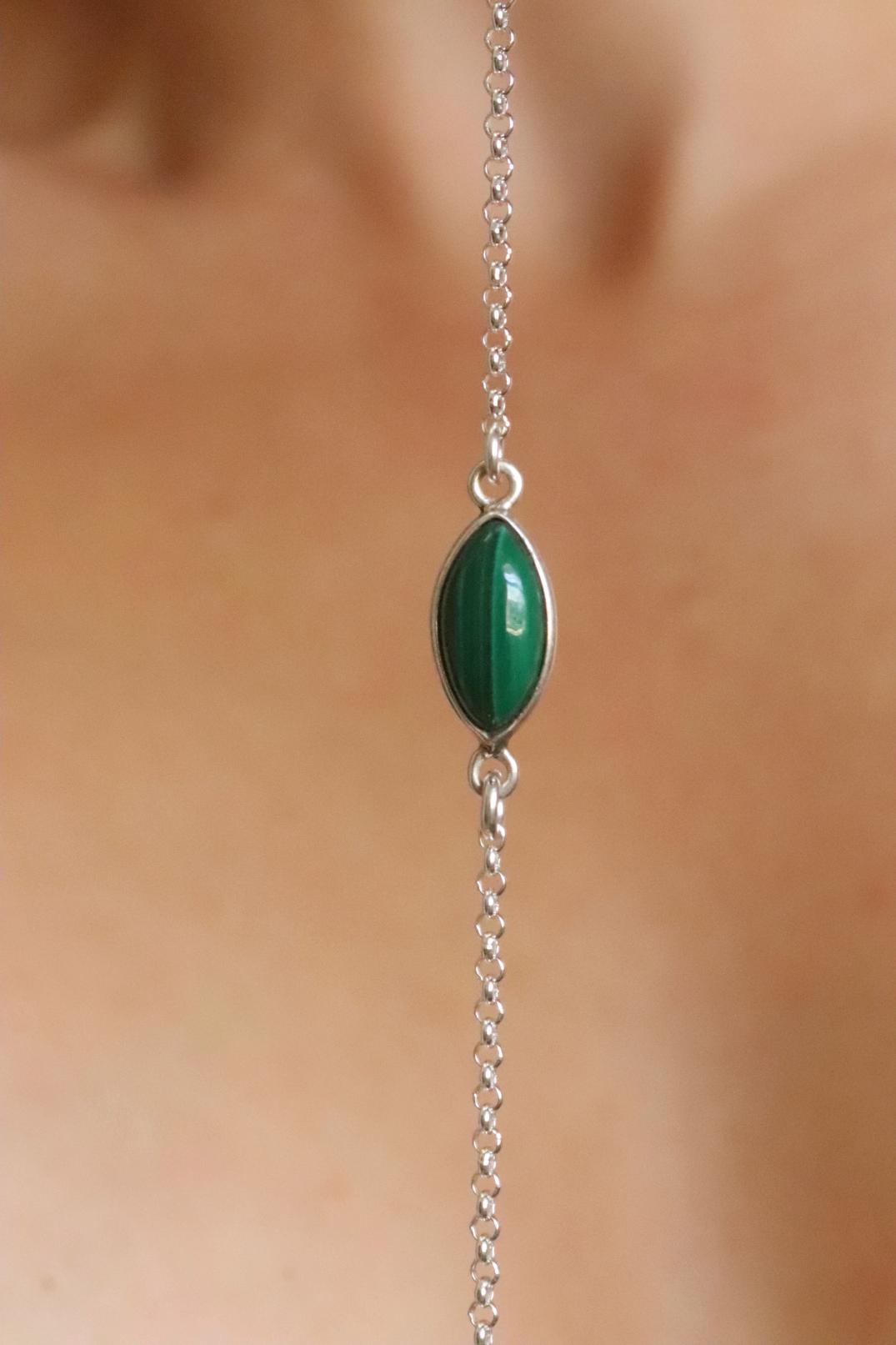 צמיד אבן מלכית לאישה, צמיד אבן חן לאישה, צמידי אבן חן, צמידי כסף עדינים, סגולות אבן מלכית, צמיד עם אבן ירוקה (1)