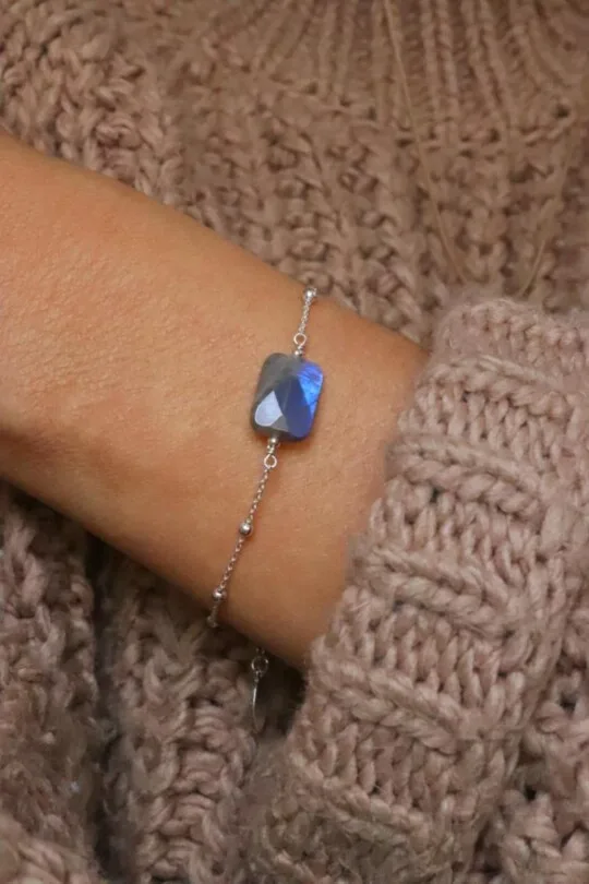 צמיד לברדורייט לאישה, צמיד אבן חן, צמידי כסף לנשים, צמידים לנשים, צמיד יד עם אבן, צמיד עם משמעות