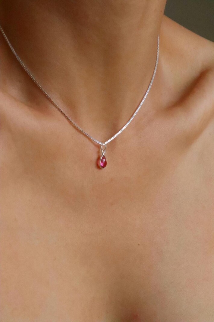 שרשרת טורמלין ורוד, שרשרת אבן חן, שרשראות כסף עדינות, שרשרת כסף עדינה לאישה, סגולות טורמלין ורוד