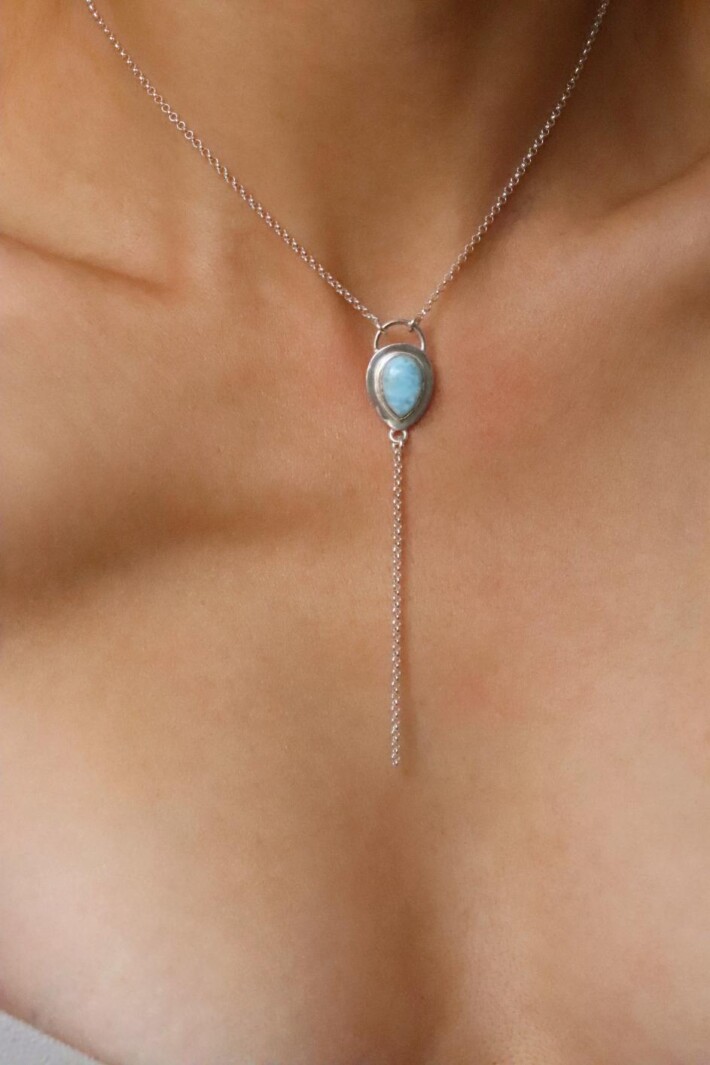 שרשרת לרימר לאישה, שרשרת עניבה לאישה, שרשראות עניבה, שרשרת אבן חן, שרשראות אבן חן, תכשיטים עם לרימר, סגולות אבן לרימר