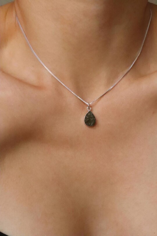 שרשרת מולדבייט כסף 925, שרשרת מולדבייט לאישה, שרשרת מולדבייט לגבר, שרשרת אבן חן, סגולות אבן מולדבייט