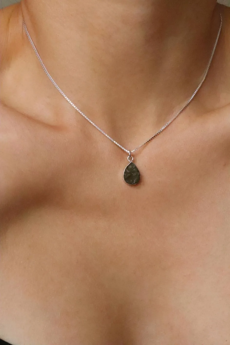 שרשרת מולדבייט כסף 925, שרשרת מולדבייט לאישה, שרשרת מולדבייט לגבר, שרשרת אבן חן, סגולות אבן מולדבייט