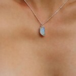 שרשרת מונסטון לאישה, שרשרת מונסטון גולמית, שרשראות אבני חן, תכשיטי אבני חן, תכשיטים לנשים, סגולות אבן מונסטון, אבני חן גולמיות (1)