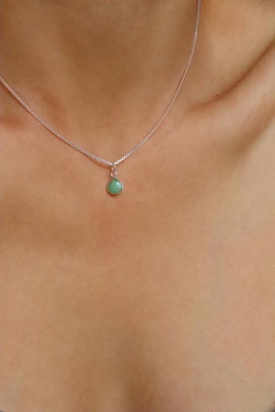 שרשרת קריסופראס לאישה, שרשרת אבן חן, אבן חן ירוקה, שרשראות כסף עדינות, שרשראות אבני חן, סגולות אבן קריסופראס