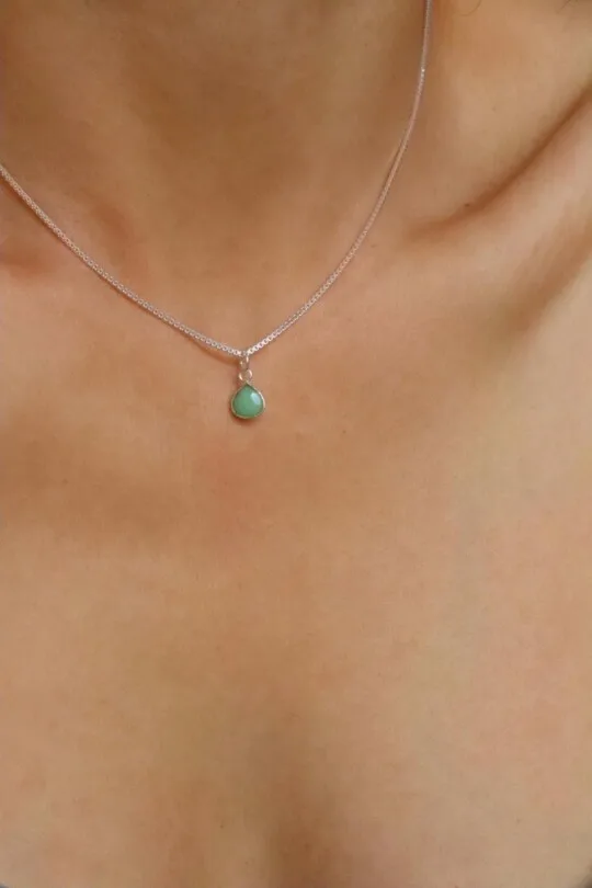 שרשרת קריסופראס לאישה, שרשרת אבן חן, אבן חן ירוקה, שרשראות כסף עדינות, שרשראות אבני חן, סגולות אבן קריסופראס