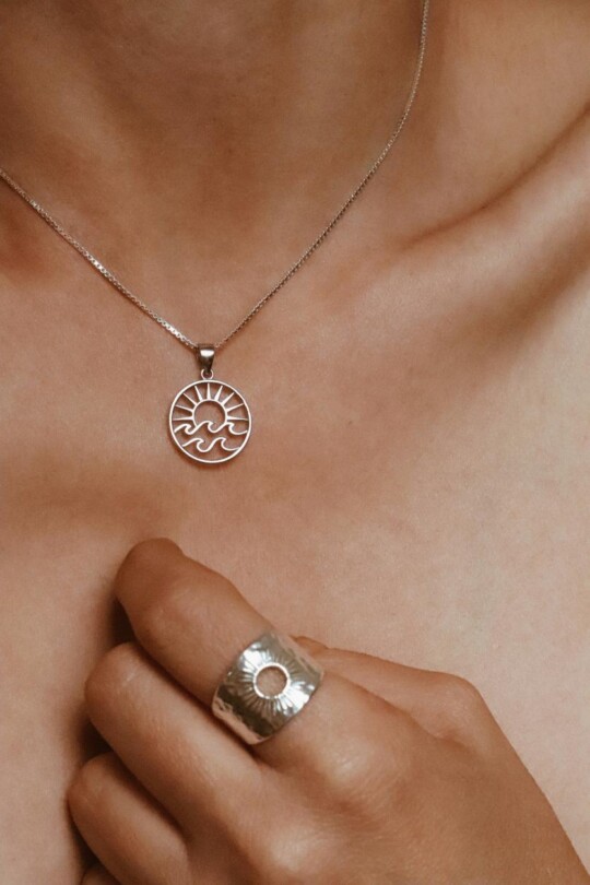 שרשרת שמש כסף 925, שרשרת עם תליון שמש, שרשרת עם תליון גלים, שרשראות כסף לנשים, שרשרת כסף לאישה, שרשרת גל לאישה