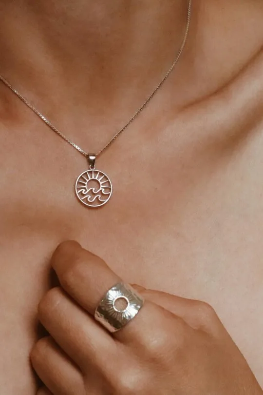 שרשרת שמש כסף 925, שרשרת עם תליון שמש, שרשרת עם תליון גלים, שרשראות כסף לנשים, שרשרת כסף לאישה, שרשרת גל לאישה