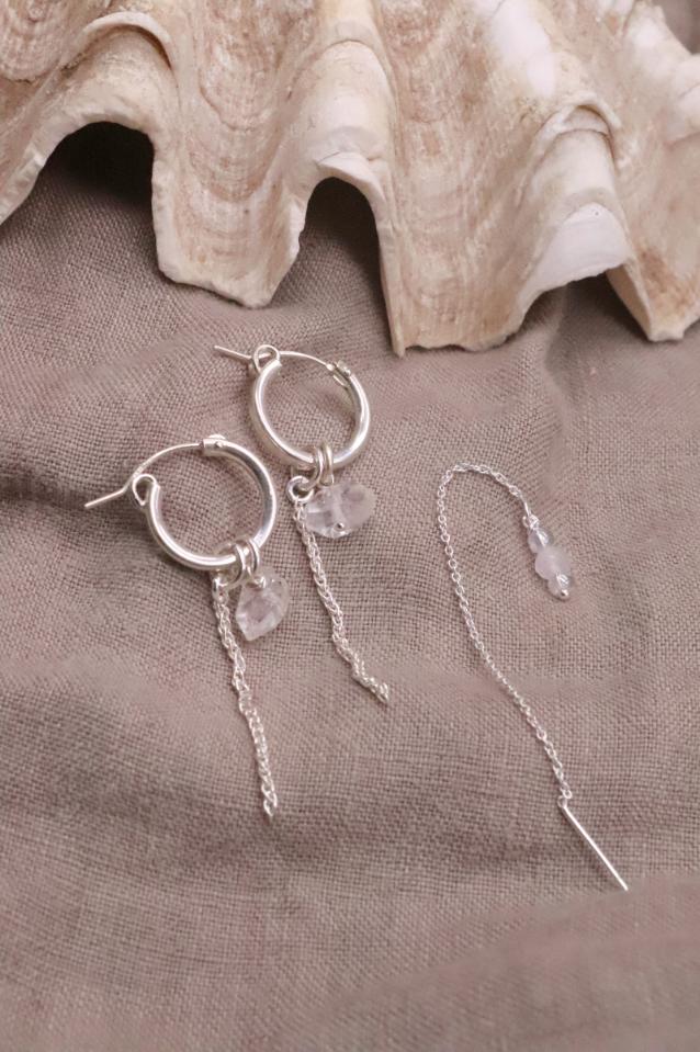 סט עגילים לאישה, עגילי קוורץ לאישה, יהלום הרקימר, עגילי אבן חן, תכשיטי אבן חן, עגילים עם אבן קוורץ, עגילי חישוק קטנים, עגילים תלויים מכסף 925