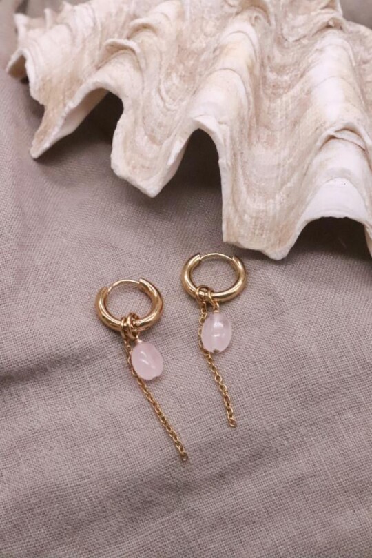 עגילי אבן חן, עגילי חישוק קטנים, עגילי חישוק זהב, עגילי רוזקוורץ לאישה, עגילים עם אבן חן, אבן אהבה, עגילים עם אבן ורודה