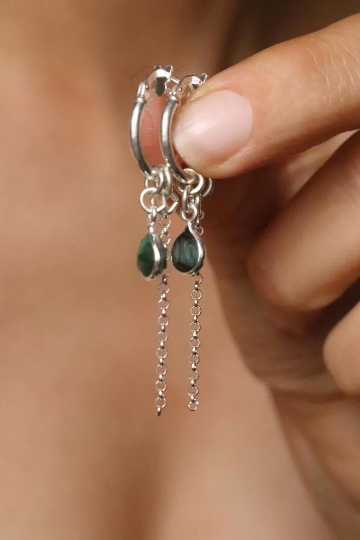 עגילי אמרלד לאישה, עגילי חישוק עם אבן חן, עגילים מיוחדים, עגילי חישוק קטנים, עגילים עם אבן ברקת, עגילים עם אבן ירוקה