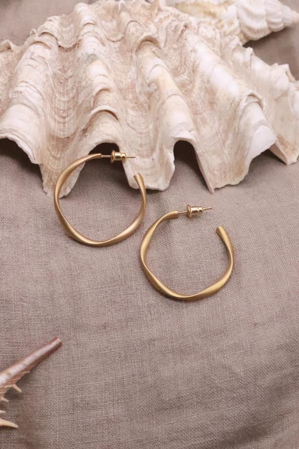 עגילי חישוק זהב לאישה