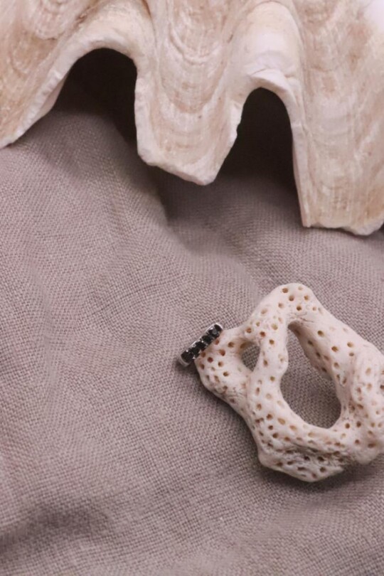 עגילי חישוק להליקס, עגיל חישוק קטן, חישוק קטן משובץ, עגיל חישוק מכסף 925, חישוק כסף להליקס