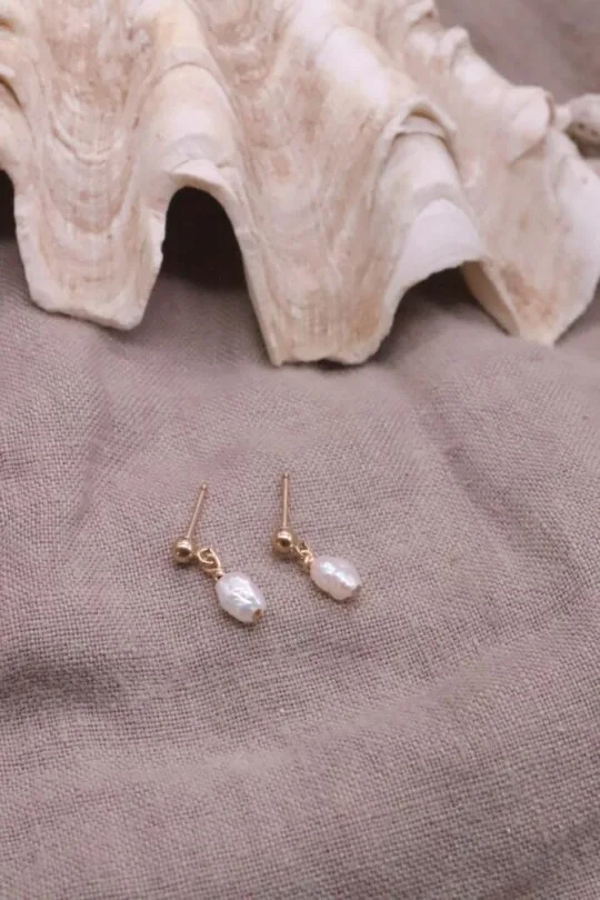 עגילי פנינה צמודים לאוזן, עגילי פנינה קטנים, עגילים עדינים, עגילים לנשים, עגילי פנינה צמודים לאוזן