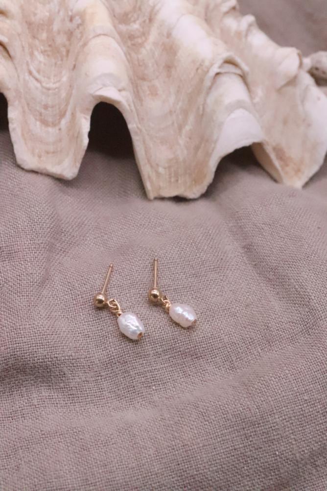 עגילי פנינה צמודים לאוזן, עגילי פנינה קטנים, עגילים עדינים, עגילים לנשים, עגילי פנינה צמודים לאוזן